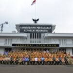 SARESEHAN KE-VETERANAN  di Aula Bhineka Tunggal Ika Gedung Kementerian Pertahanan RI pada tanggal 9 Juni 2015 dengan peserta para Ketua DPD-LVRI se Indonesia serta beberapa peninjau       