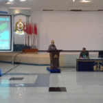 WAKETUM I DPP-LVRI & KADEP KEJUANGAN DIDEPAN 94ORANG KADET BESERTA PENGASUH DI AULA AKADEMI ANGKATAN LAUT SURABAYA 27 NOPEMBER 2014